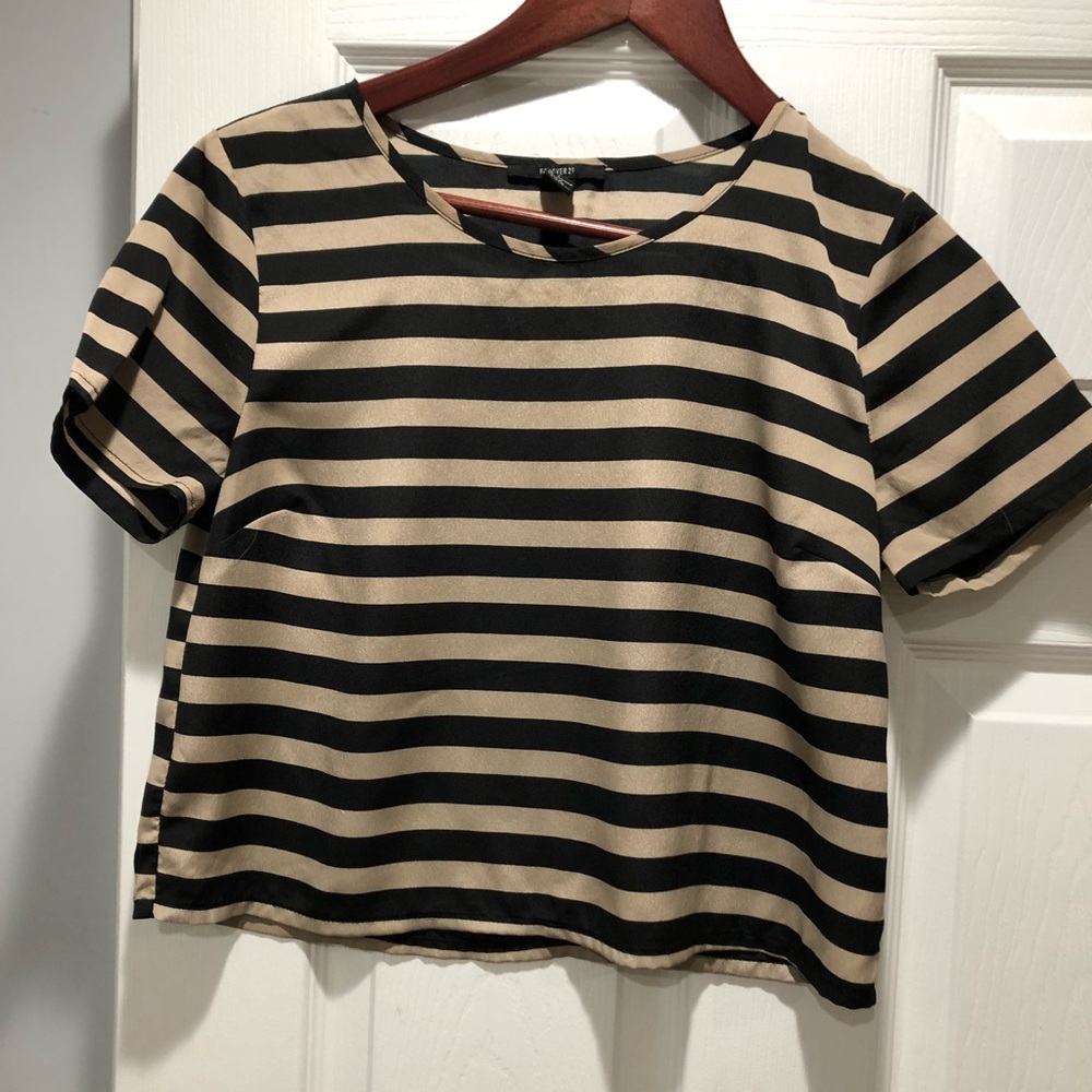 Adorable tan and black crop top.
